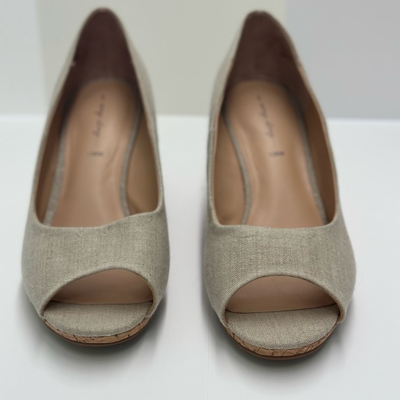 In Every Story women’s wedges. Size 12 Wide - Picture 3 of 5